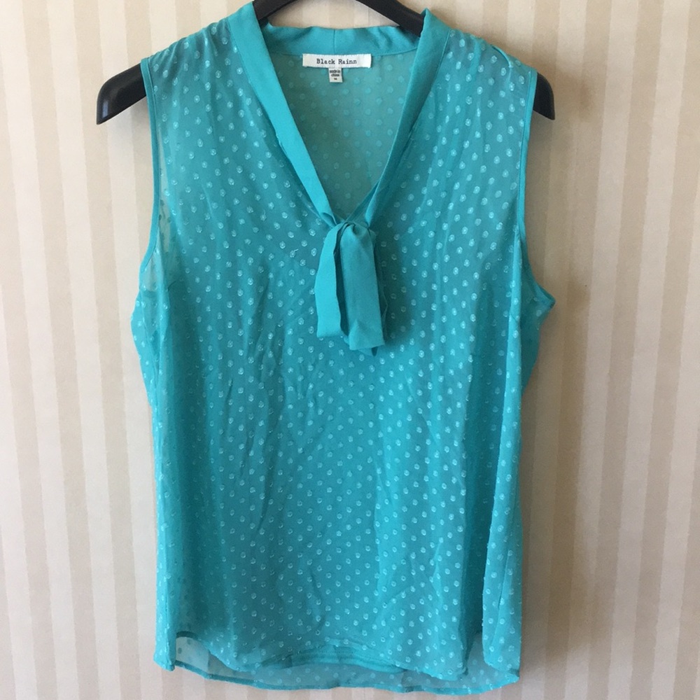 NWOT Black Rainn Sleeveless Blouse
